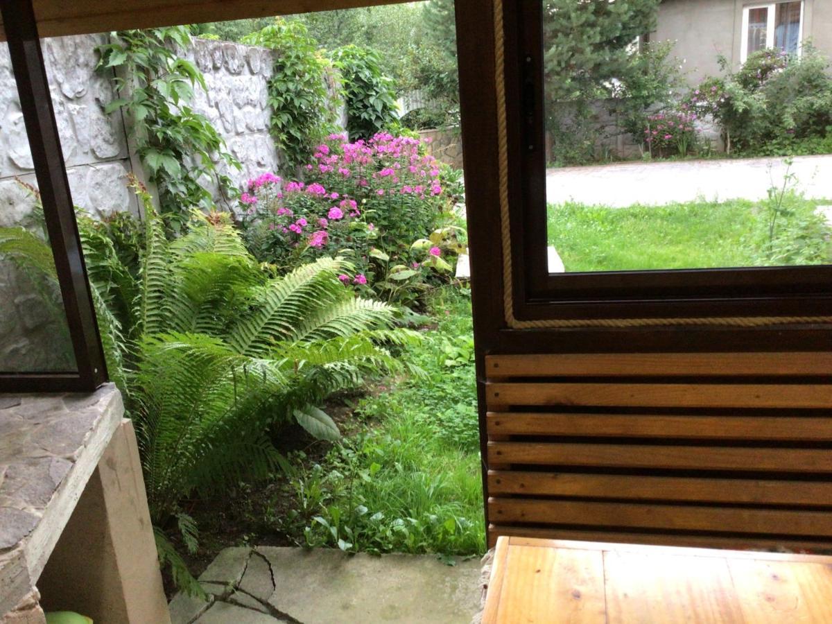Рукавичка Yaremche Exterior foto